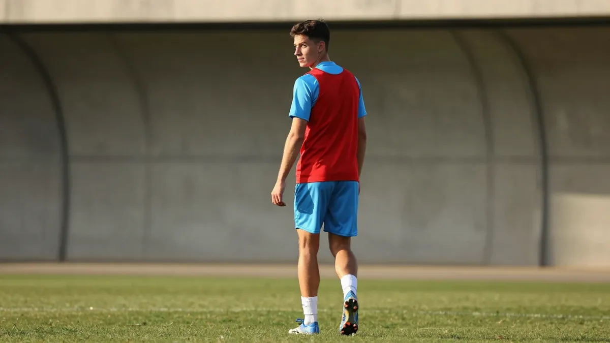 El joven extremo fue la figura del partido amistoso contra el Feyenoord, destacándose con una asistencia fundamental para...