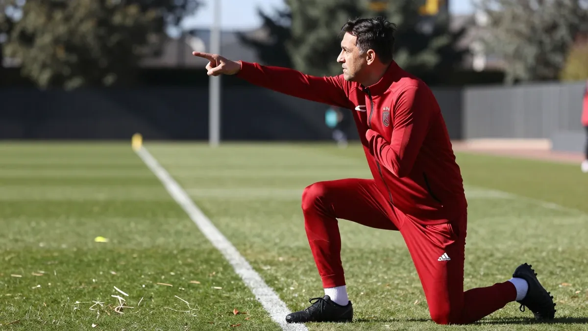El técnico del Rayo Vallecano, Iñigo Pérez, afronta su visita al Real Madrid con el objetivo de sumar sus primeros puntos...