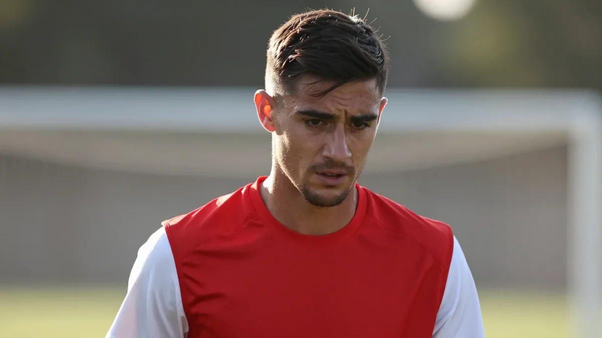 El Rayo Vallecano figura entre los clubes interesados en el mediocentro del Betis Álvaro Fidalgo, quien no ha jugado ni...